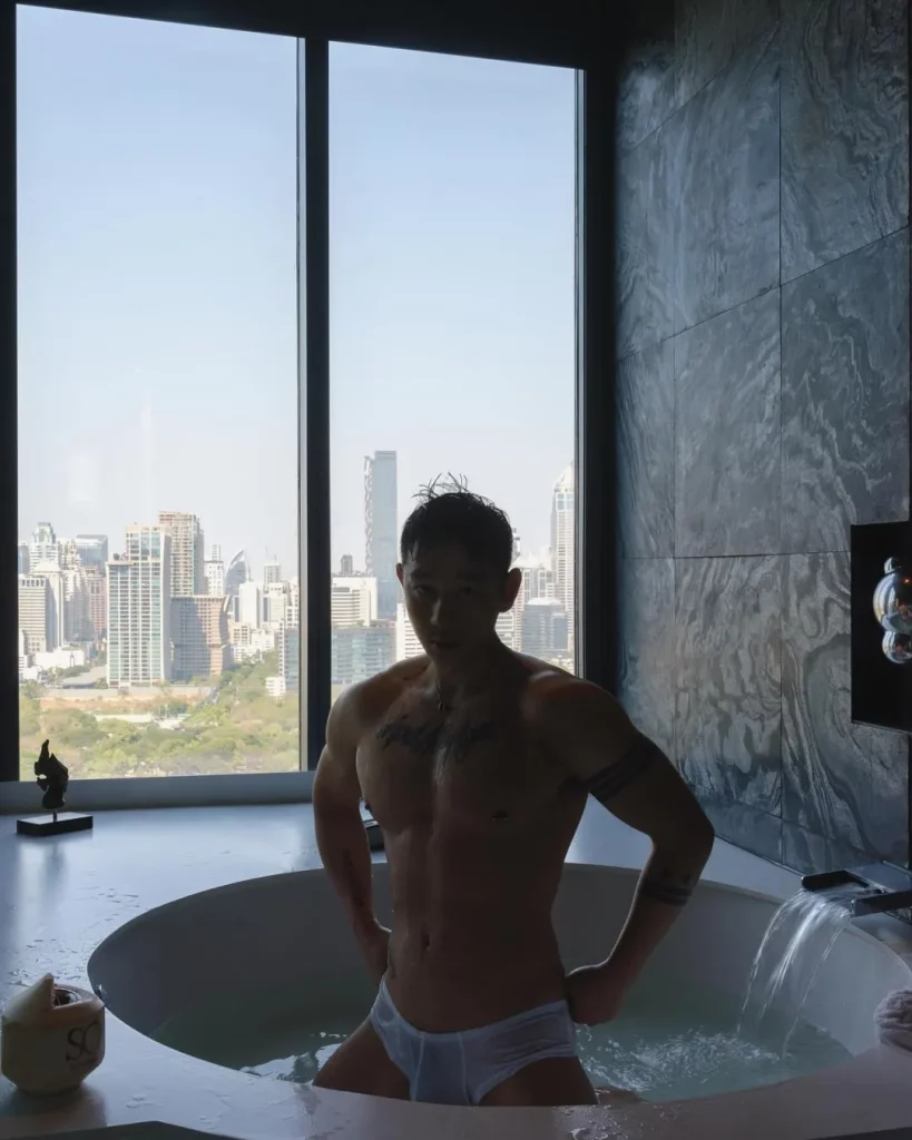 黑皮肌肉风暴，逆光健身美学，成都小哥哥带你玩转全球