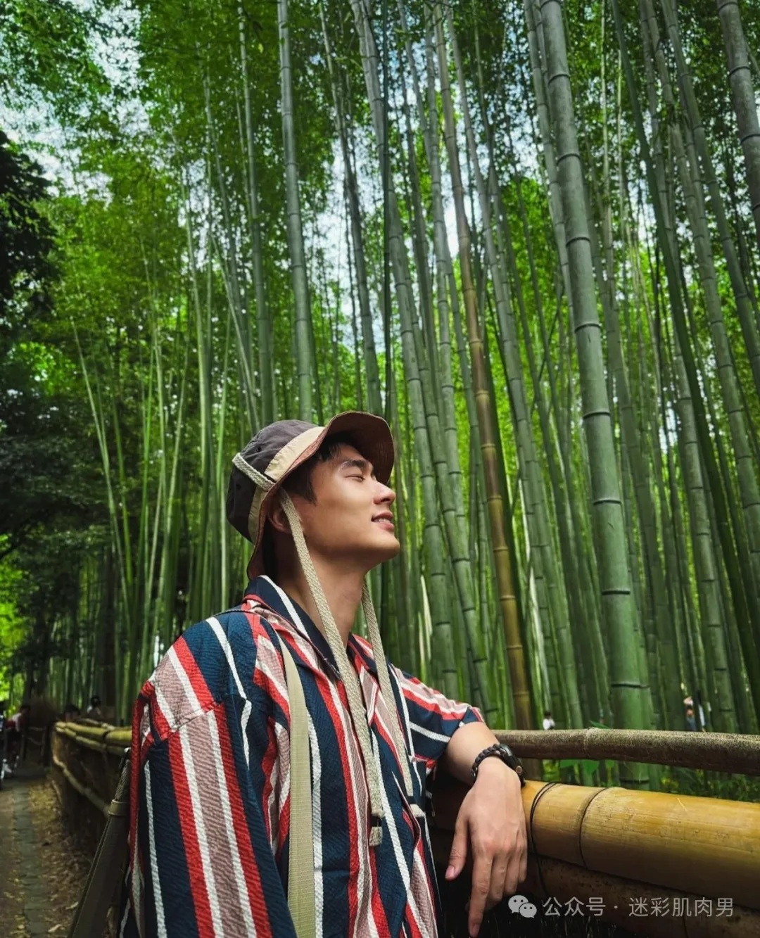 181CM 空少为吸引穿内裤拍大片？大鼻子也太撩了！
