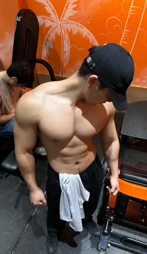 超 Sexxxy 体育生，健身肉壮身材小哥！