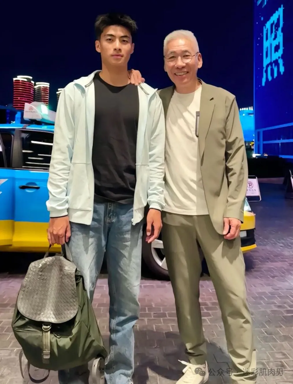 刘姥姥最爱 20 岁山东男大体育生！？一次直接见两个？