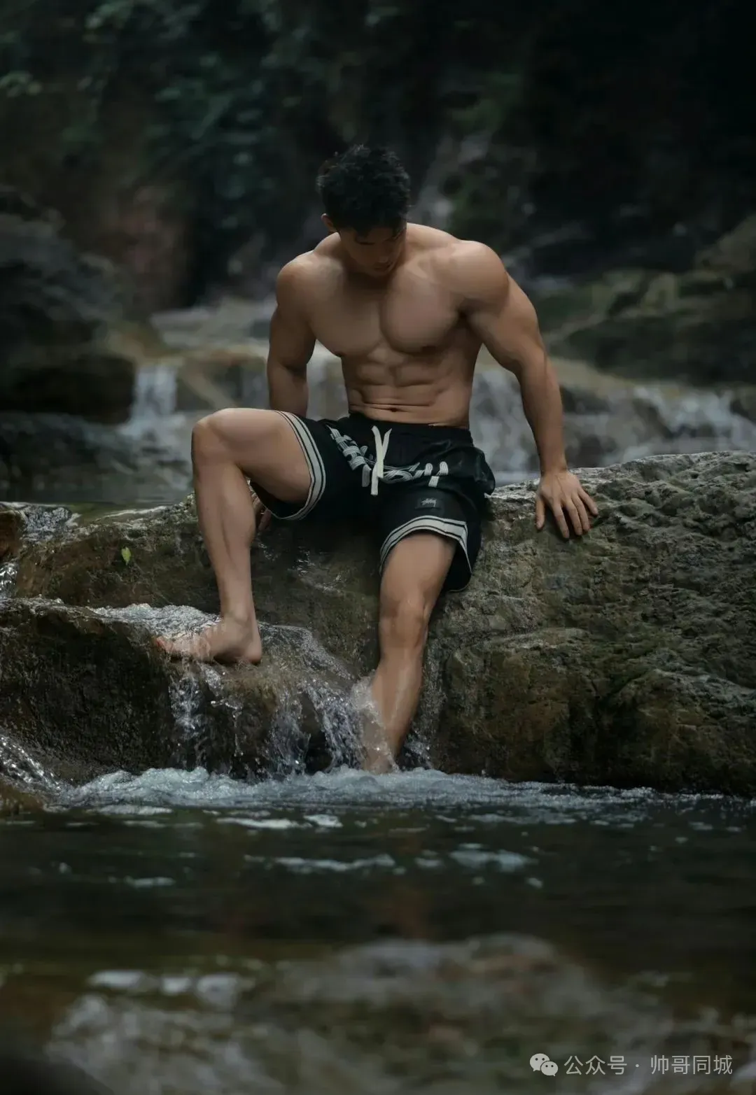 183cm 体育生猛男野外游泳