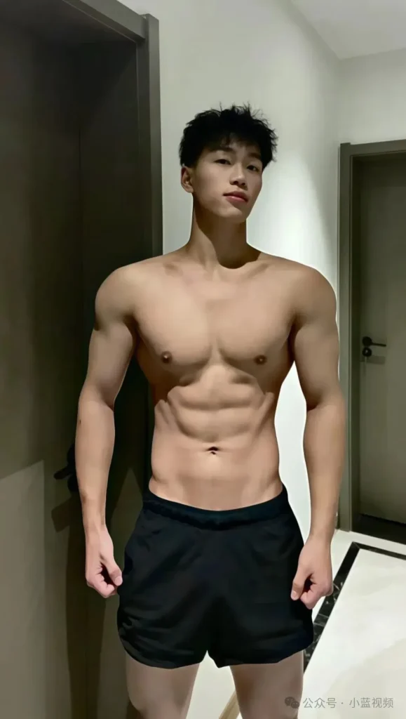 满活力 19，鲨鱼线腹肌田径运动员！