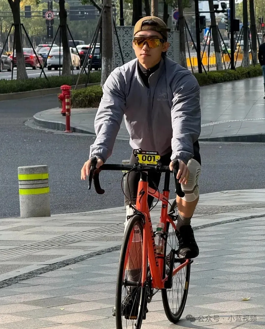 02 年退役兵哥哥，阳光型男颜值身材双在线！
