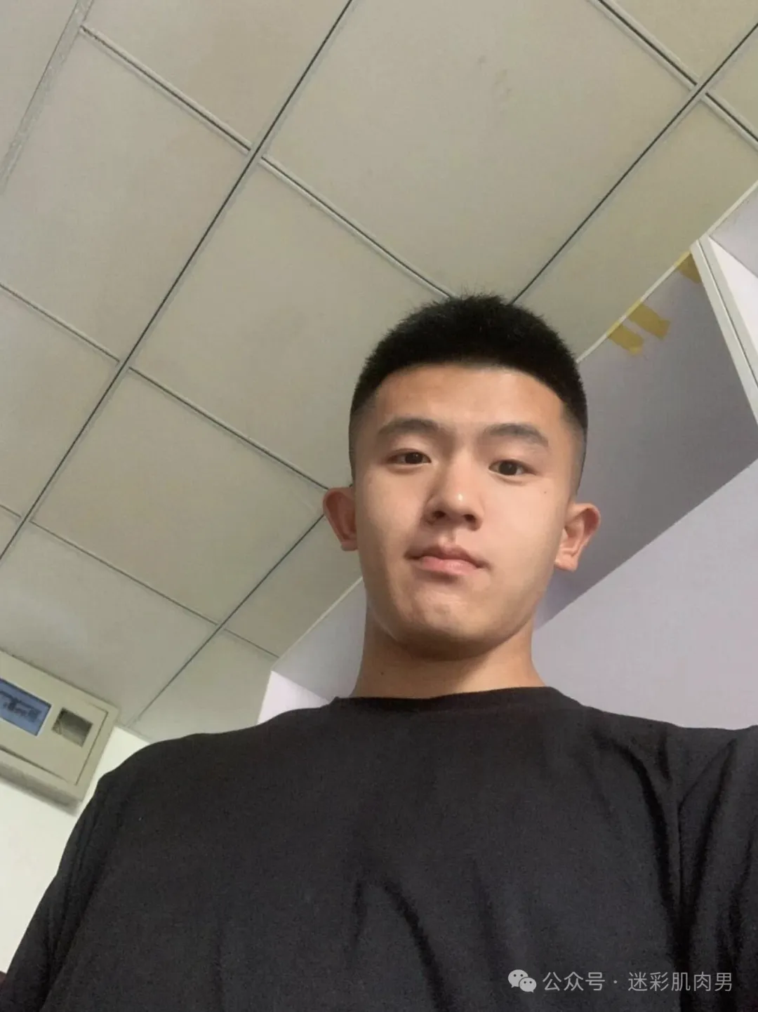 山东 05 年体育生 185CM 穿粉色短裤，谁能拒绝这实力！