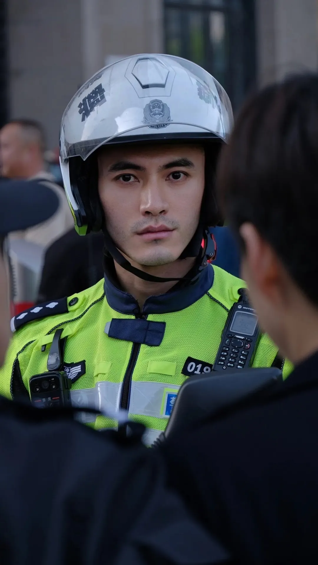上海街头的特警一个比一个帅！五一你不来看看？