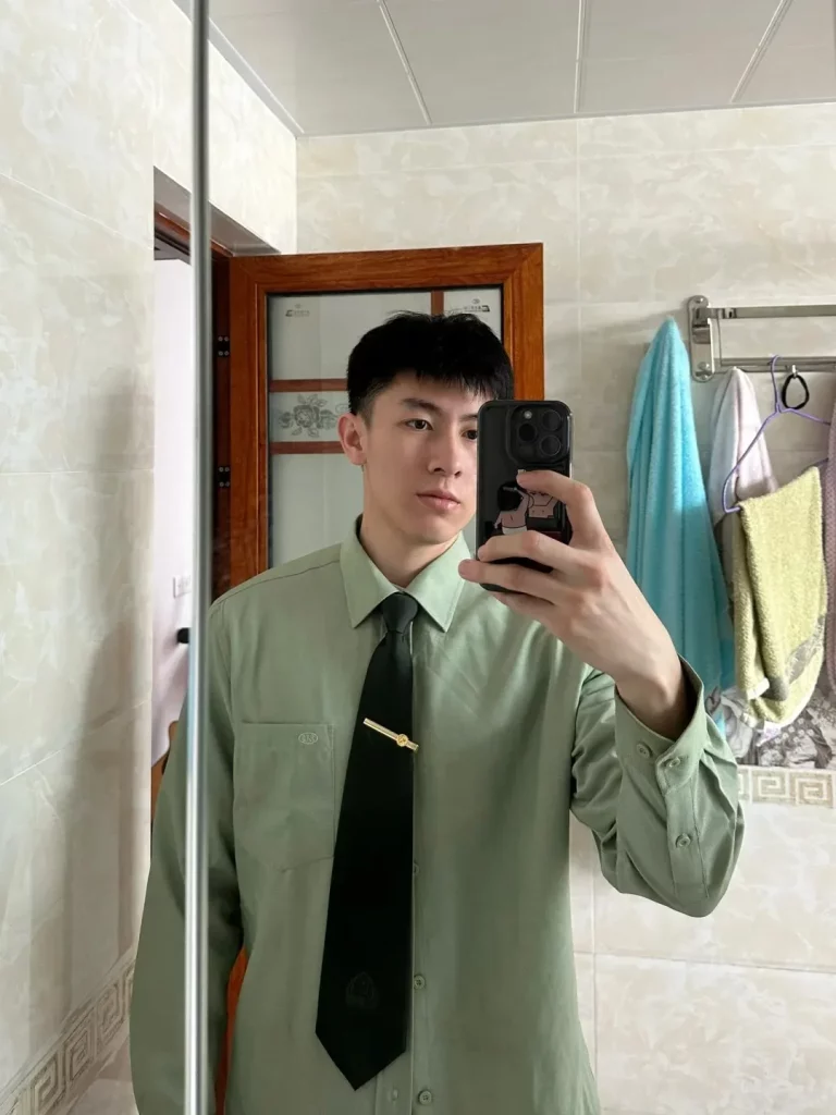 迷彩型男 " 私教！长的太帅啦！