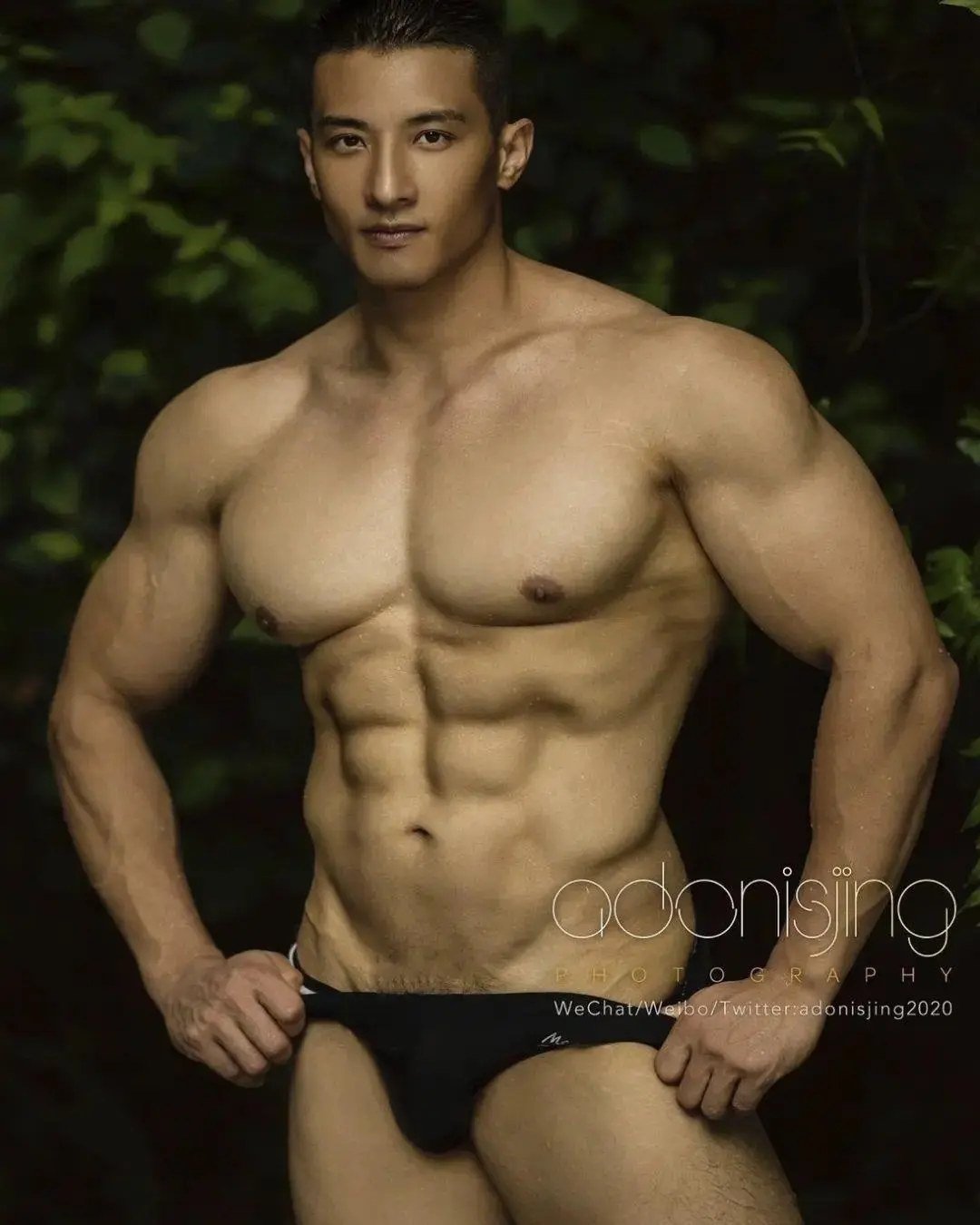 摄影师刘京的男人们，宽肩细腰翘臀是标配