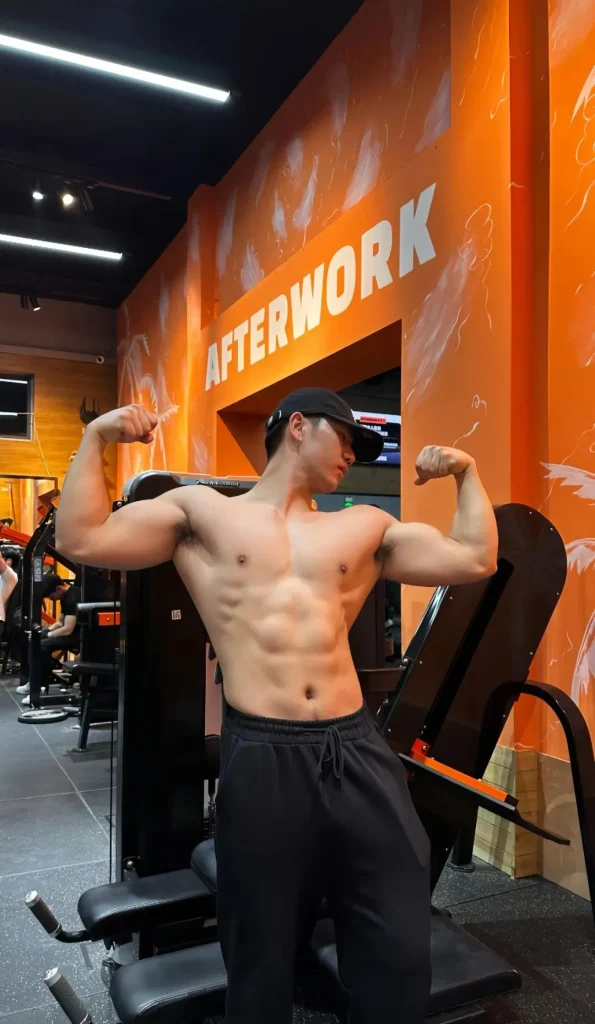 超 Sexxxy 体育生，健身肉壮身材小哥！