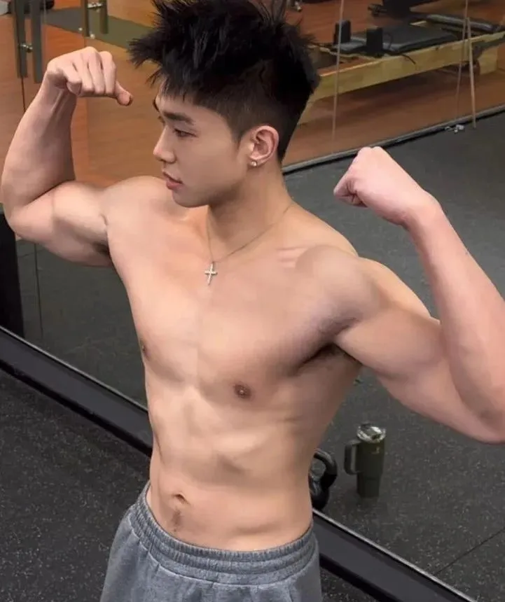 192cm 少年感肌肉帅哥，大鼻子伴郎哥哥！