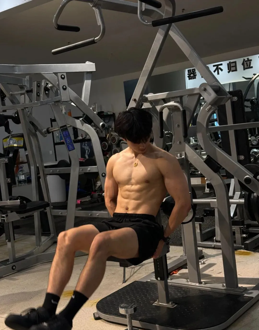 辽宁鲨鱼腹肌奶凶奶凶阳光健身大男孩！