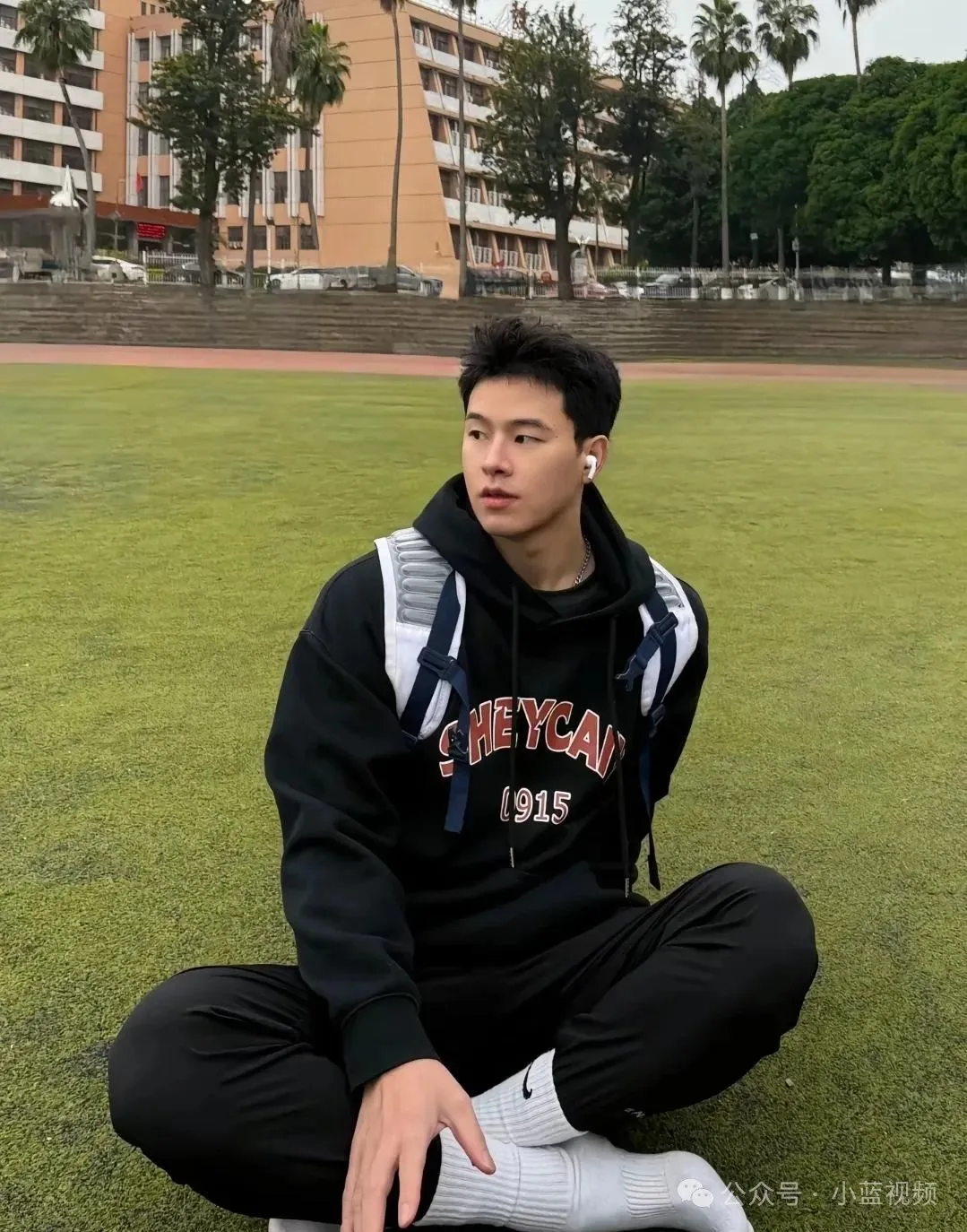 腿毛太浓了，大长腿篮球体育生小哥哥!