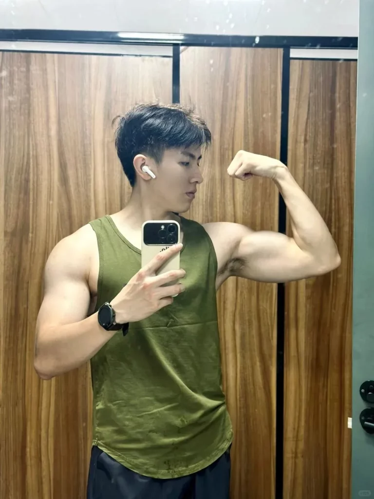 迷彩型男 " 私教！长的太帅啦！