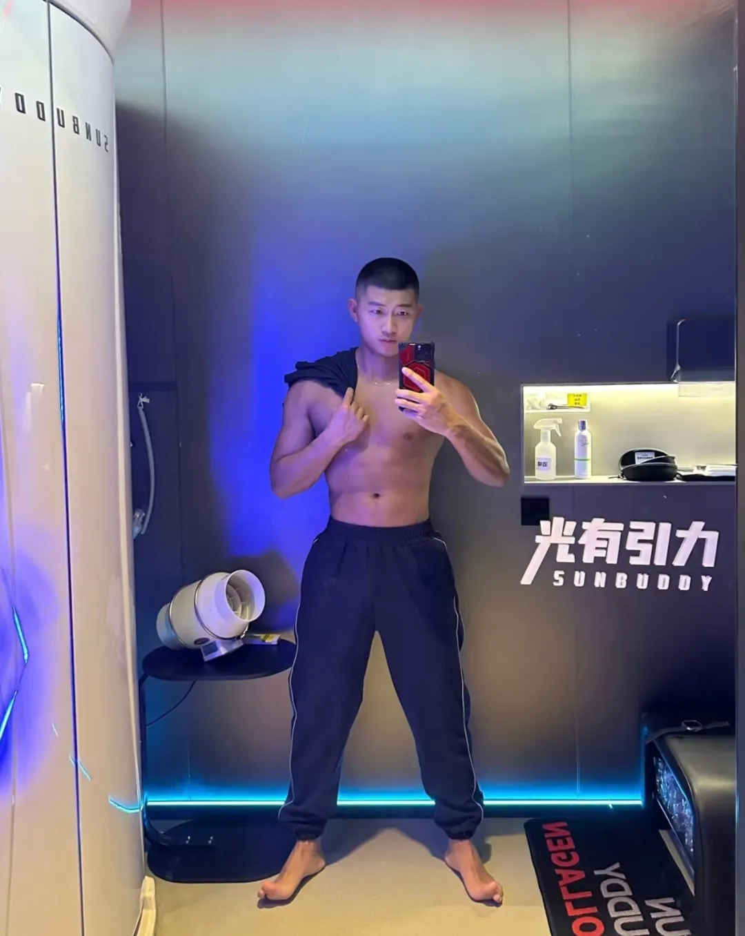 ig 上穿吊带的寸头弟弟也太有型了，看看谁又可以啦！