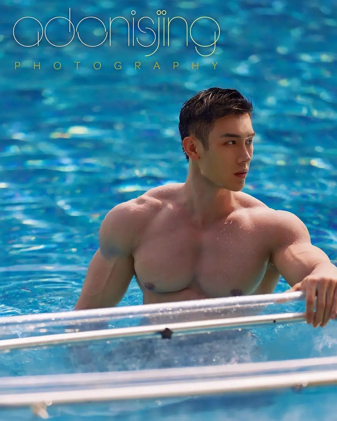 摄影师刘京的男人们，宽肩细腰翘臀是标配