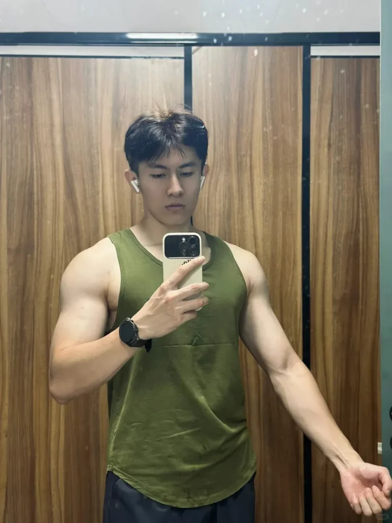 迷彩型男 " 私教！长的太帅啦！