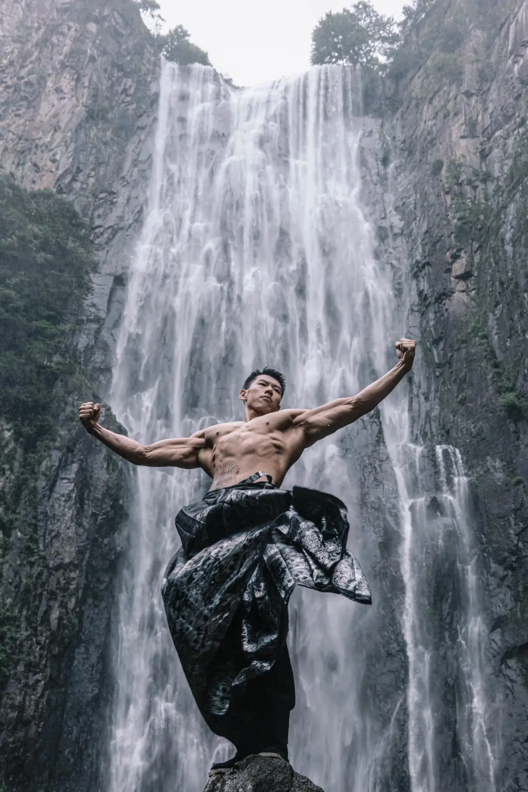 又又又被粉丝考古啦！192CM 汪顺的泳裤太太勒了！