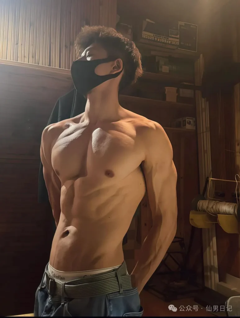 时隔两年，这个 188cm 体育生男大回来了……