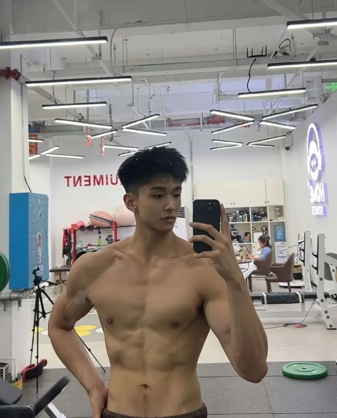 192cm 少年感肌肉帅哥，大鼻子伴郎哥哥！