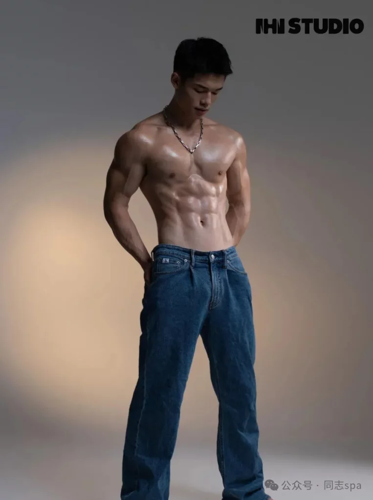 退伍 WJ 帅兵哥，180cm 黑皮精壮肌肉太可了！