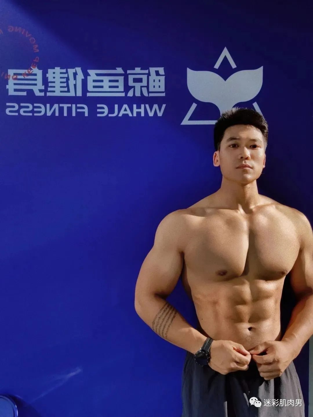 黝黑肌肉型男长得太好了，男人味十足！