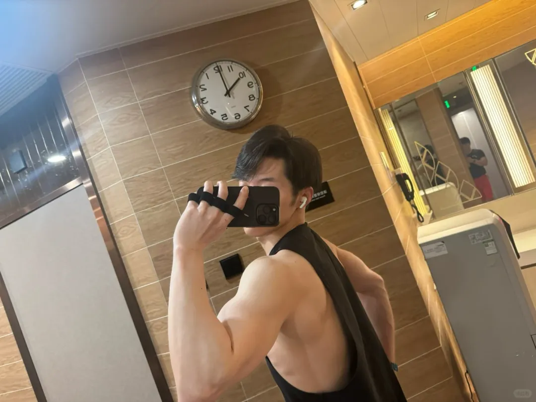 清秀职业律师，薄肌精瘦帅哥