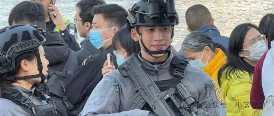 广州神仙颜值特警小哥，笑容太帅了！
