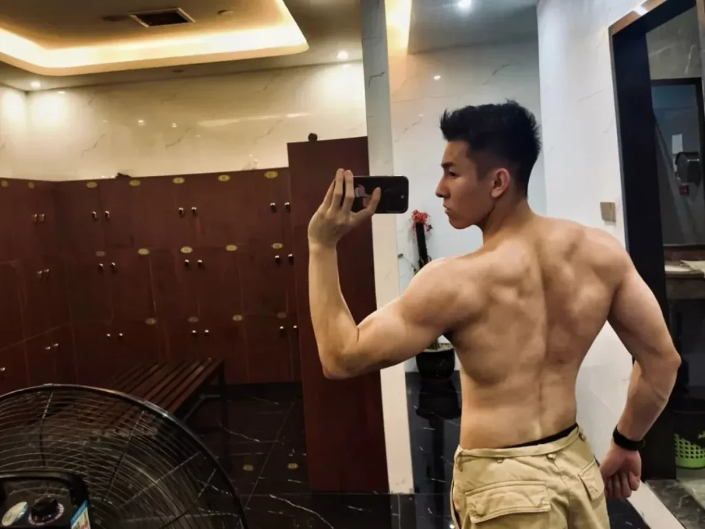 迷彩型男 " 私教！长的太帅啦！