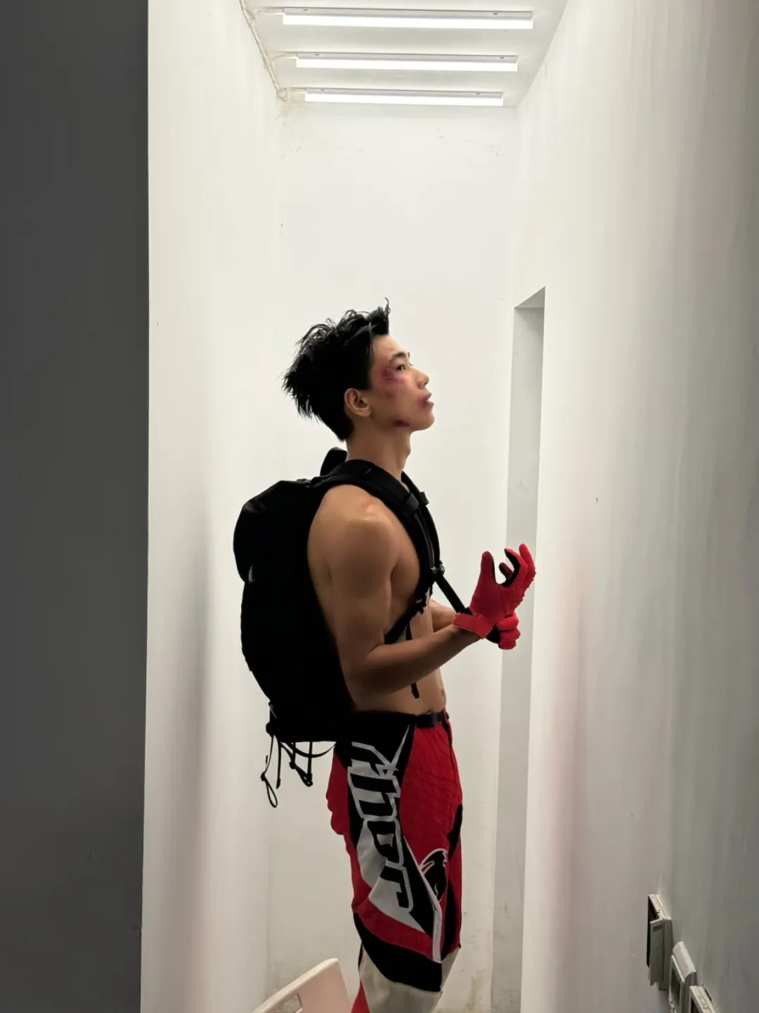 00 后黑皮薄肌男神上线！这身腱子肉太上头了！