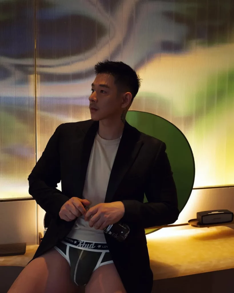 黑皮肌肉风暴，逆光健身美学，成都小哥哥带你玩转全球