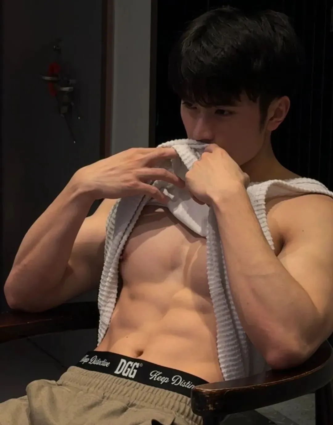 183cm 浙江人鱼线肌肉立体男大！