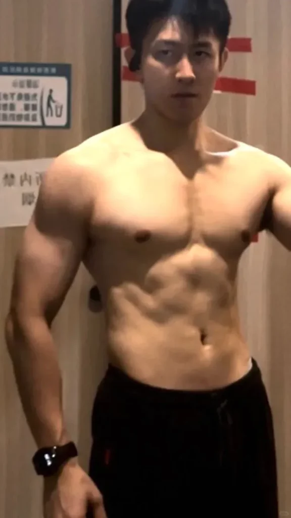 迷彩型男 " 私教！长的太帅啦！