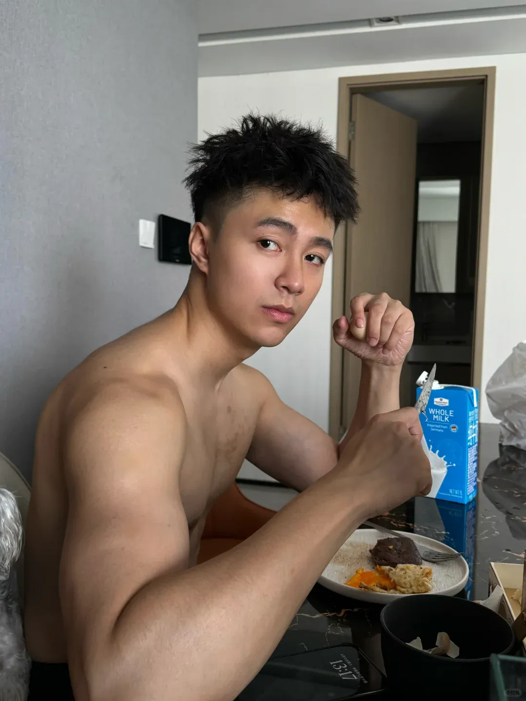 冬天别偷懒！185cm 白袜男邀你寒冬坚持健身