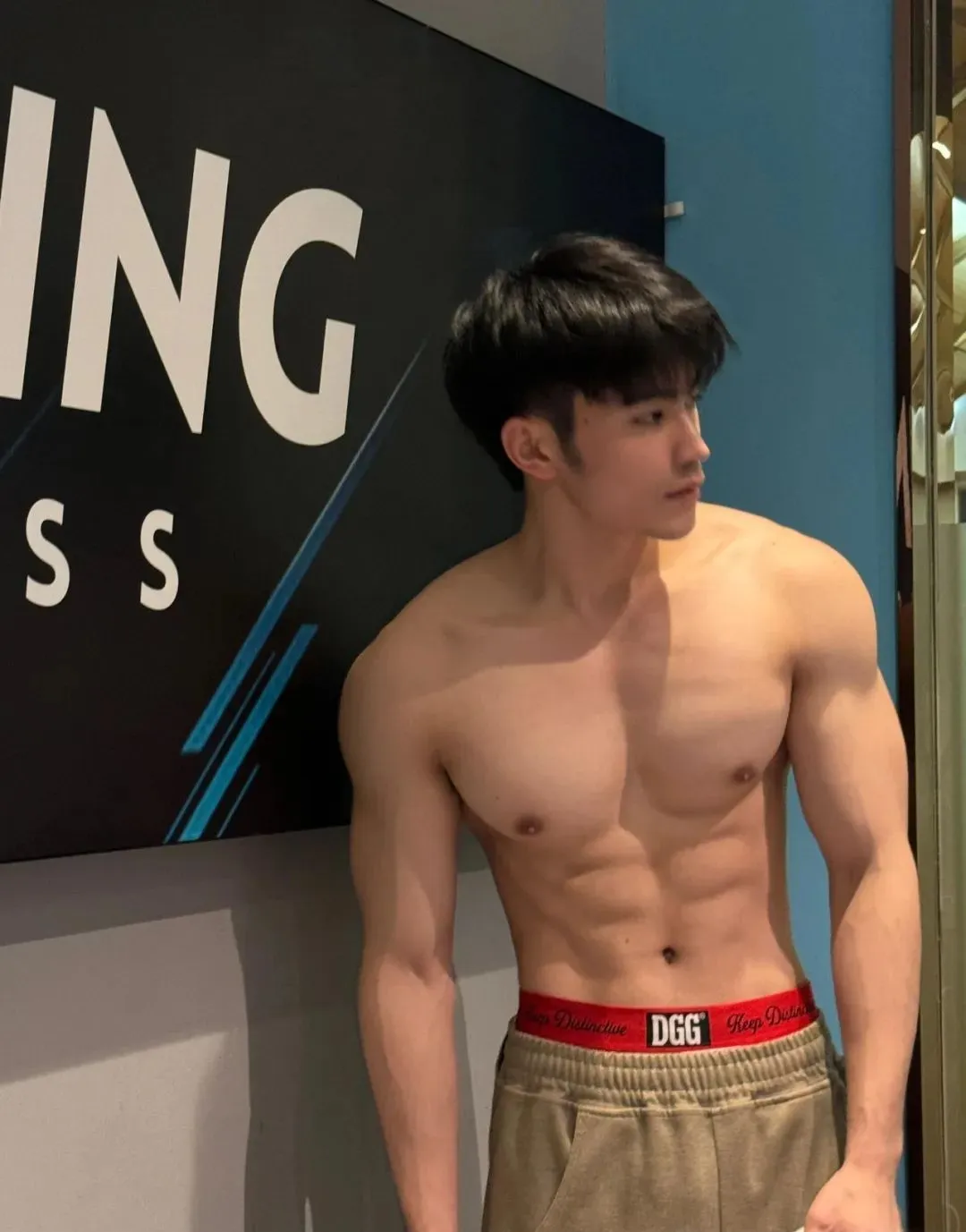 183cm 浙江人鱼线肌肉立体男大！