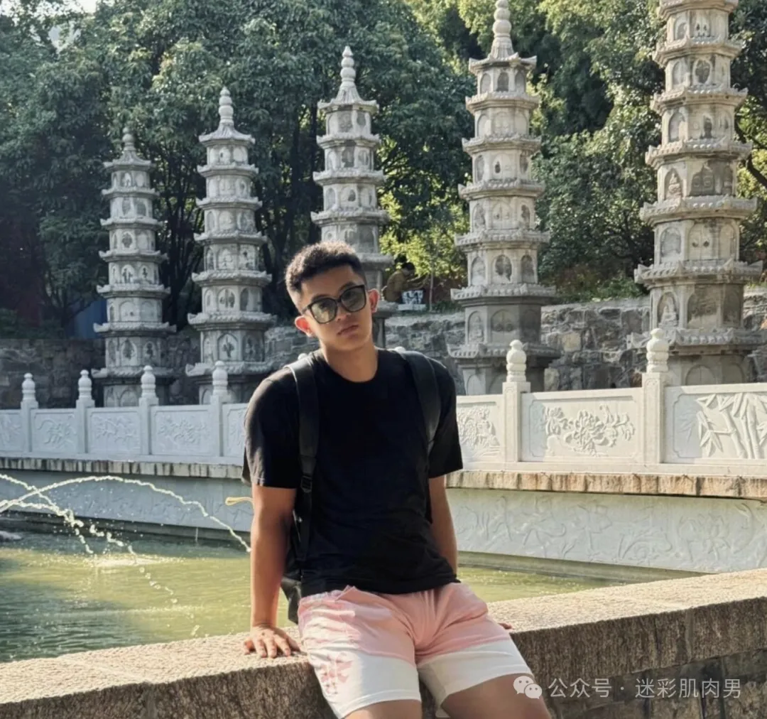 山东 05 年体育生 185CM 穿粉色短裤，谁能拒绝这实力！