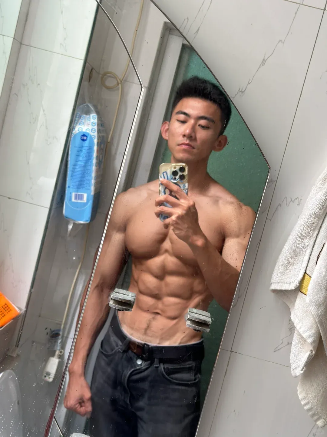肌肉维度震撼全场，健体冠军小哥哥漫画般的肌肉！