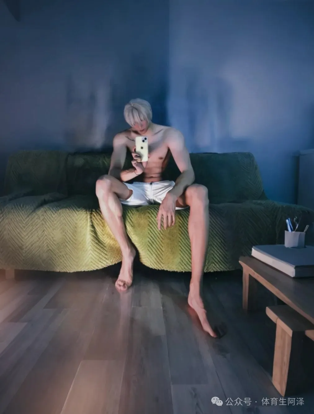 195 宽肩窄腰体育生男大，硕大胸肌好粉嫩，别太诱惑......