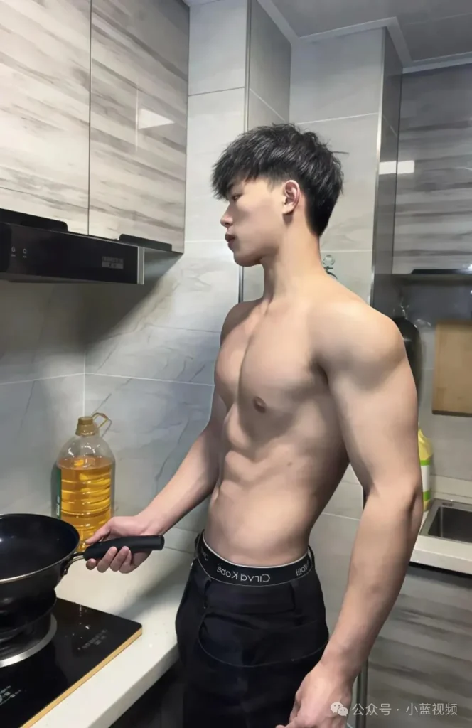满活力 19，鲨鱼线腹肌田径运动员！