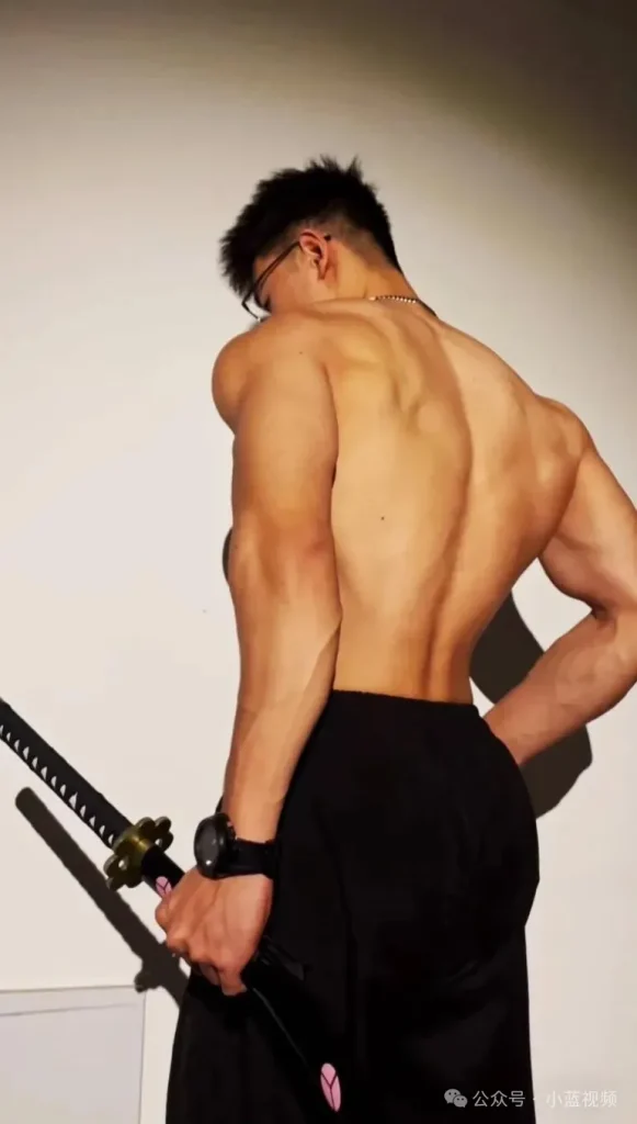 180cm 山东黑皮肌肉汉子，厚实强壮有力！