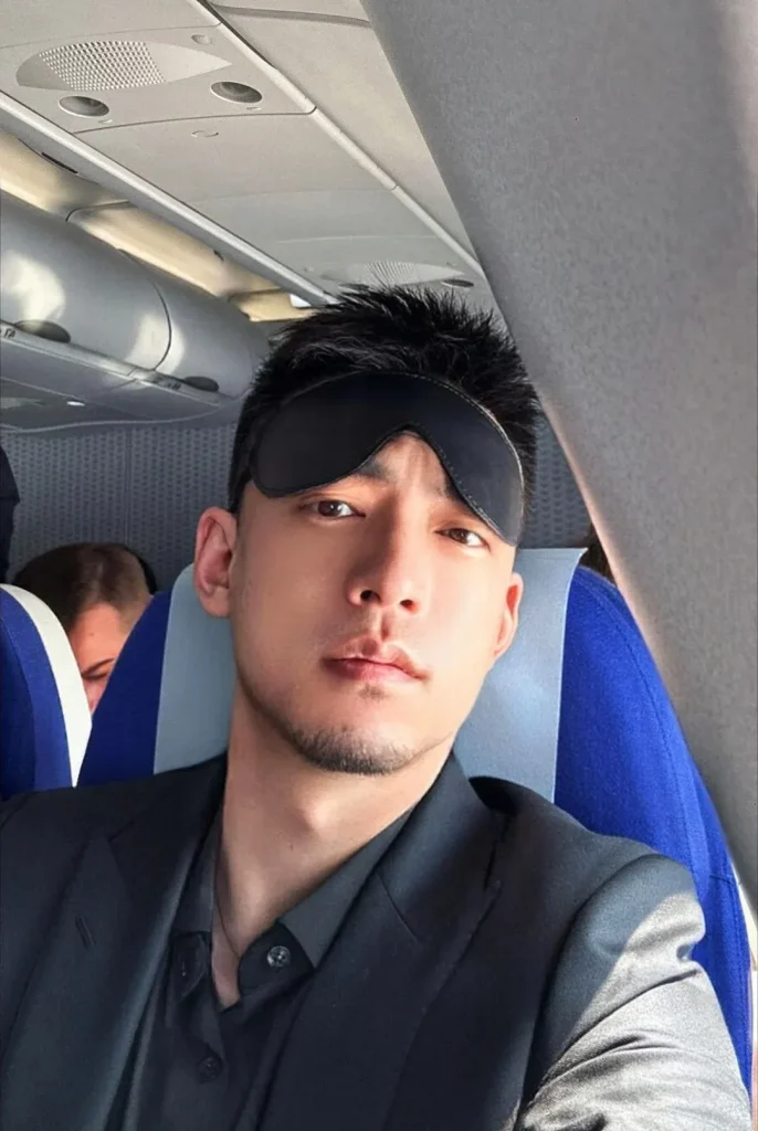 正装绝绝子！会穿搭的暖男了解一下 | 网红帅哥