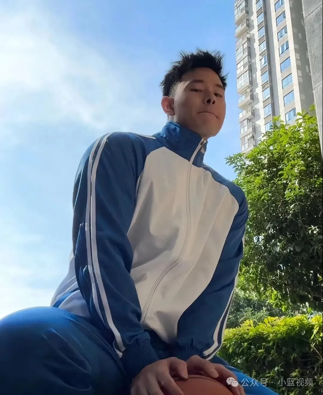 腿毛太浓了，大长腿篮球体育生小哥哥!