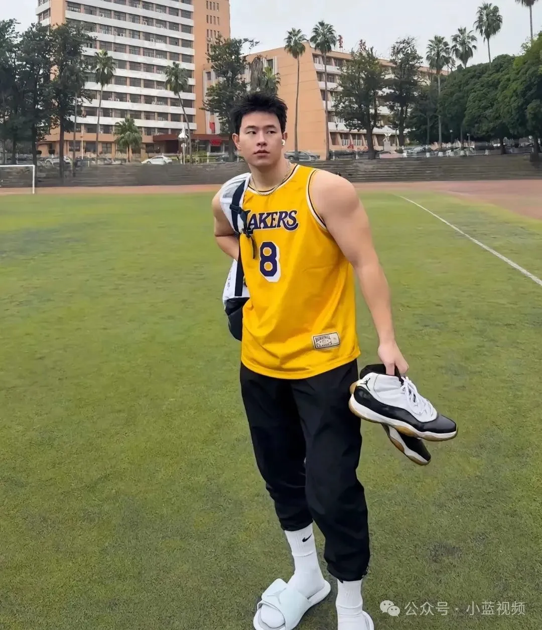 腿毛太浓了，大长腿篮球体育生小哥哥!