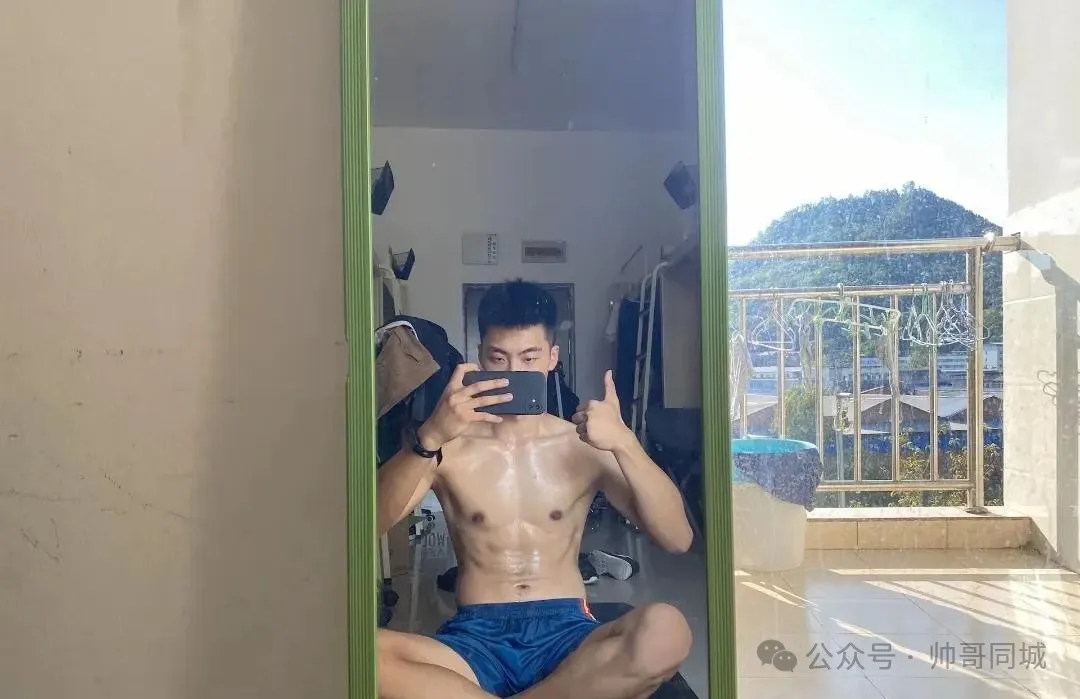 22 薄肌酷酷男孩，重庆粉粉嫩嫩帅哥！