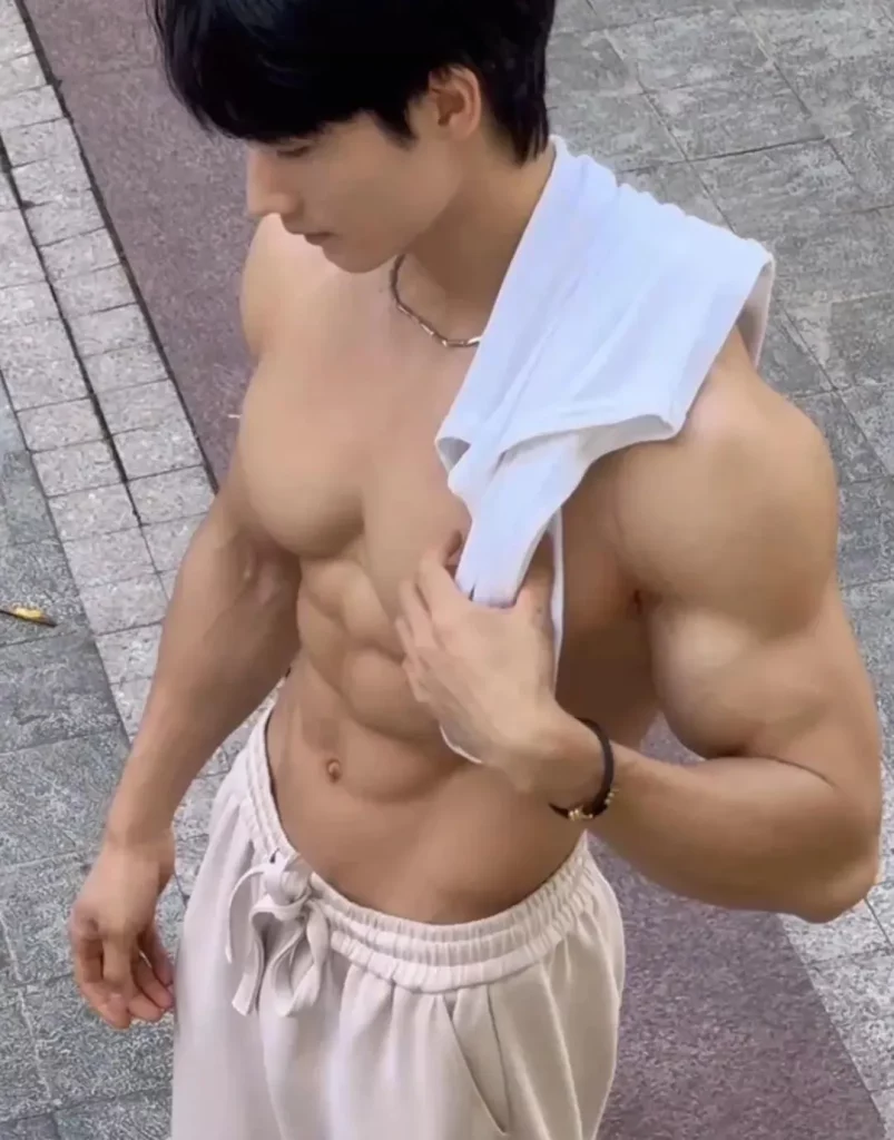 187cm 大胸肌帅哥爆青筋太撩人！