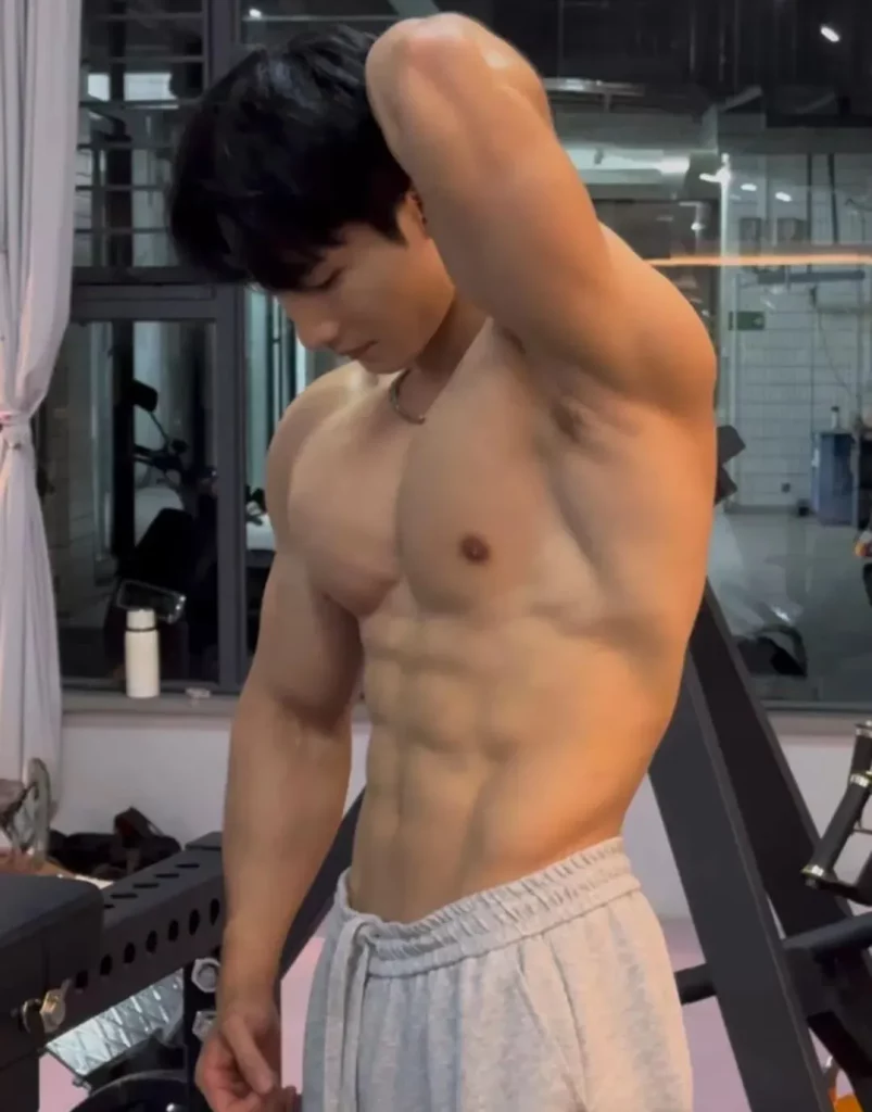 187cm 大胸肌帅哥爆青筋太撩人！