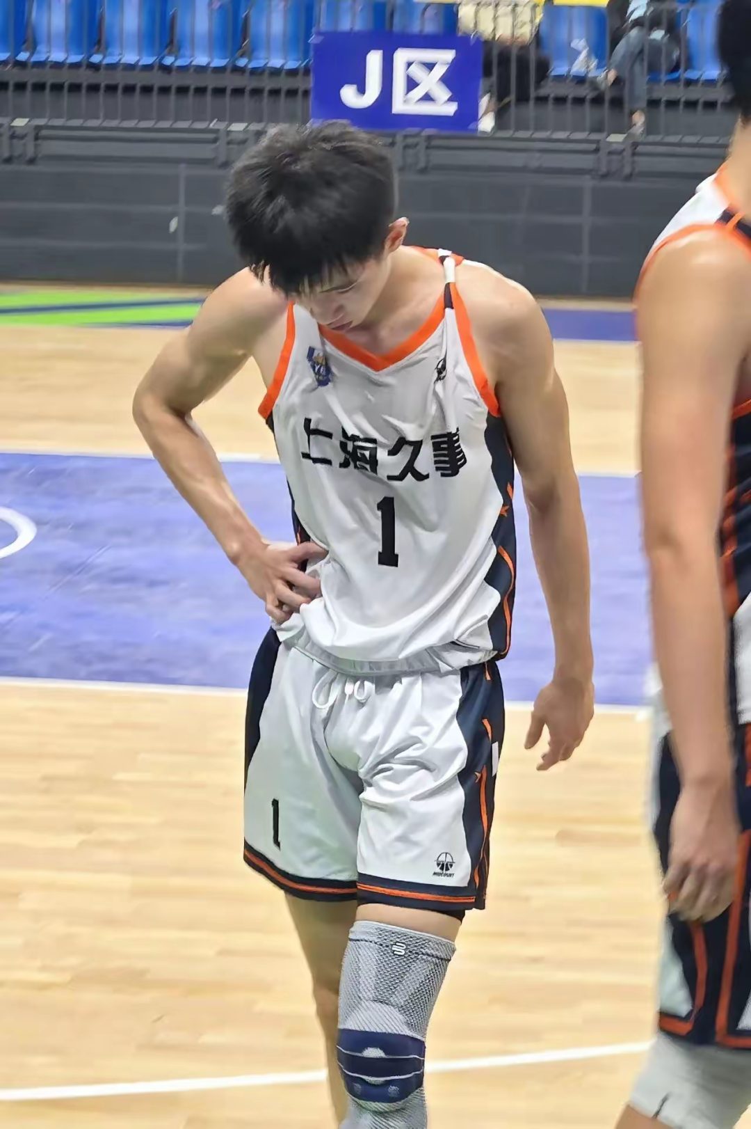 上海 185cm 篮球体育生帅哥 上海 185cm 篮球体育生帅哥