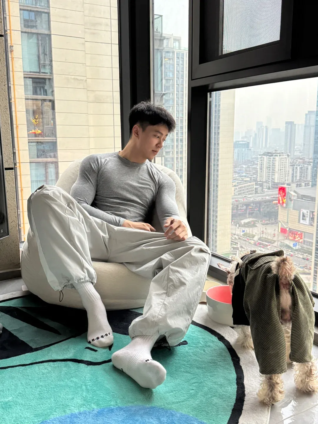 冬天别偷懒！185cm 白袜男邀你寒冬坚持健身