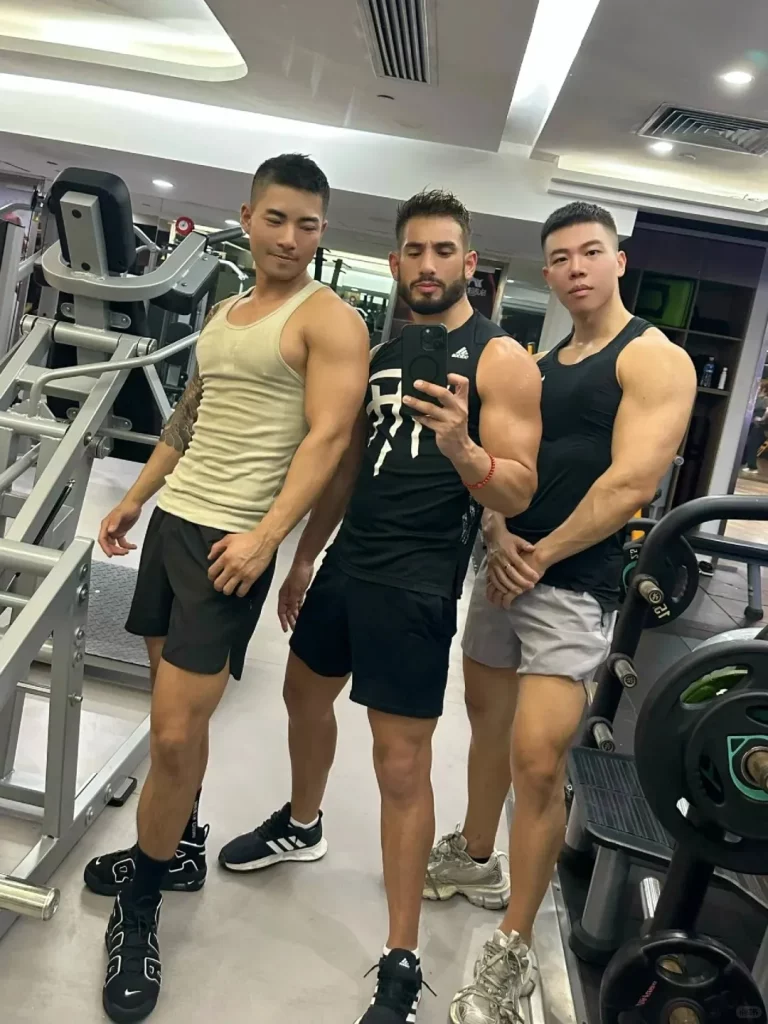 那个被偷袜子的小红书肌肉博主，原来是他