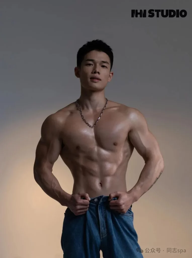 退伍 WJ 帅兵哥，180cm 黑皮精壮肌肉太可了！