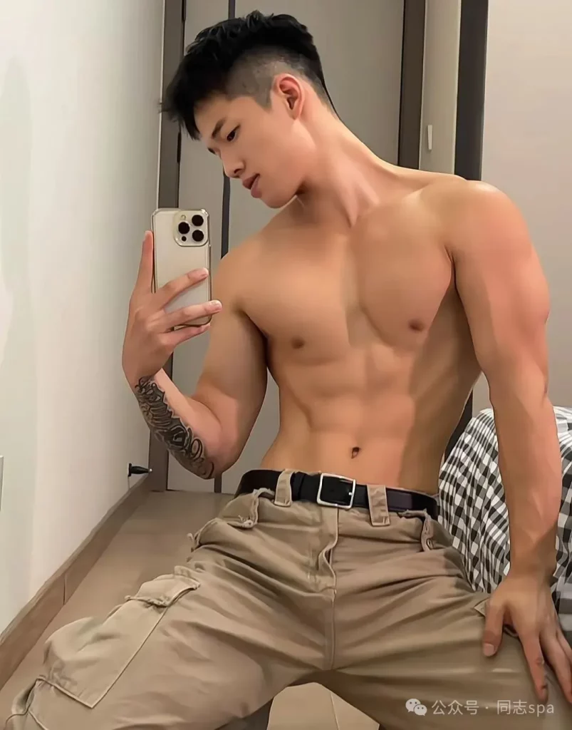 退伍 WJ 帅兵哥，180cm 黑皮精壮肌肉太可了！