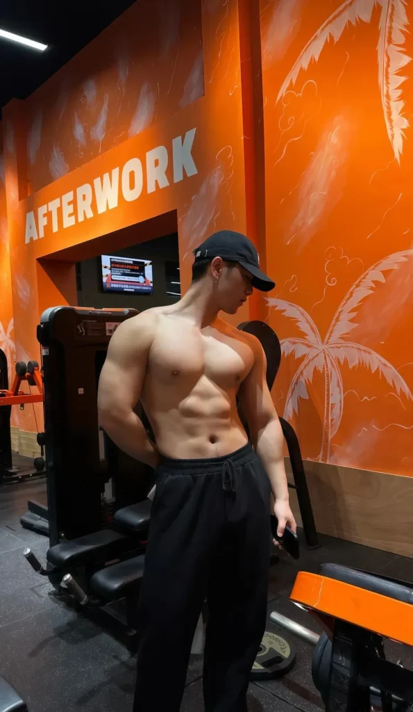 超 Sexxxy 体育生，健身肉壮身材小哥！